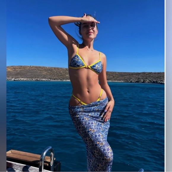 NEW STRAWBERRY MILK MOB WOMEN'S OPHELIA BIKINI - SIZE MEDIUM TOP & SMALL BOTTOM - Picture 2 of 4